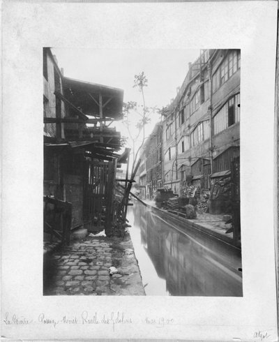 The Bievre, Passage Moret, Ruelle des Gobelins, Paris by Eugène Atget